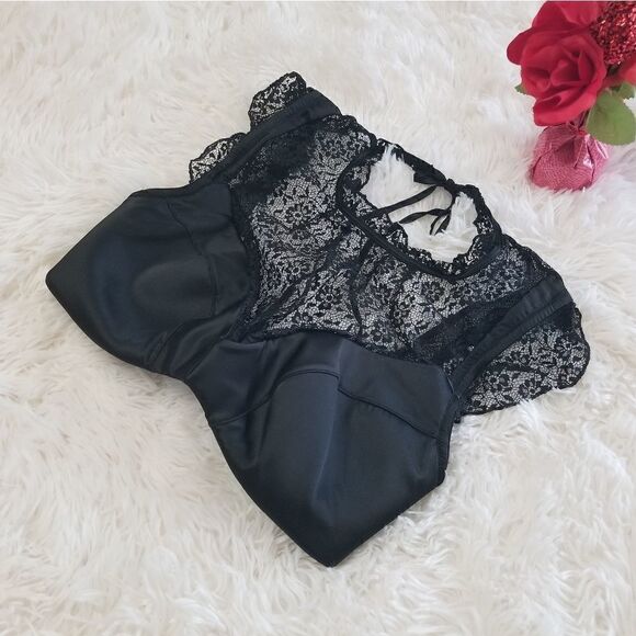 32DD {Victoria's Secret} Black Bra Top - Picture 4 of 16